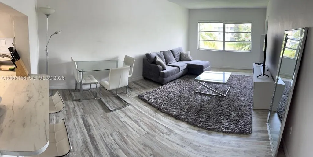 Foto de propiedad en 2825 NE 201st Terrace M215, Aventura, FL 33180 Aventura con MLS# 