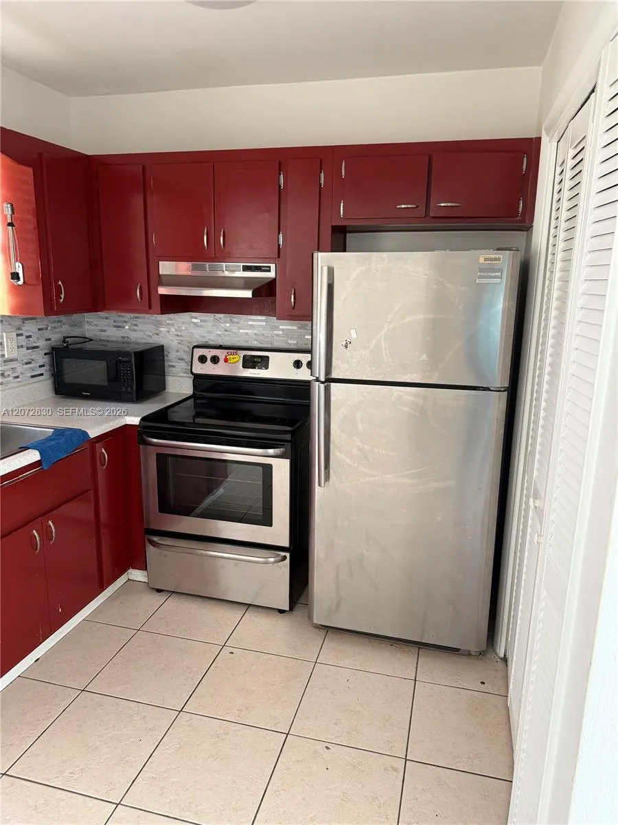 Foto de propiedad en 2826 Van Buren Street 18, Hollywood, FL 33020 Hollywood con MLS# 