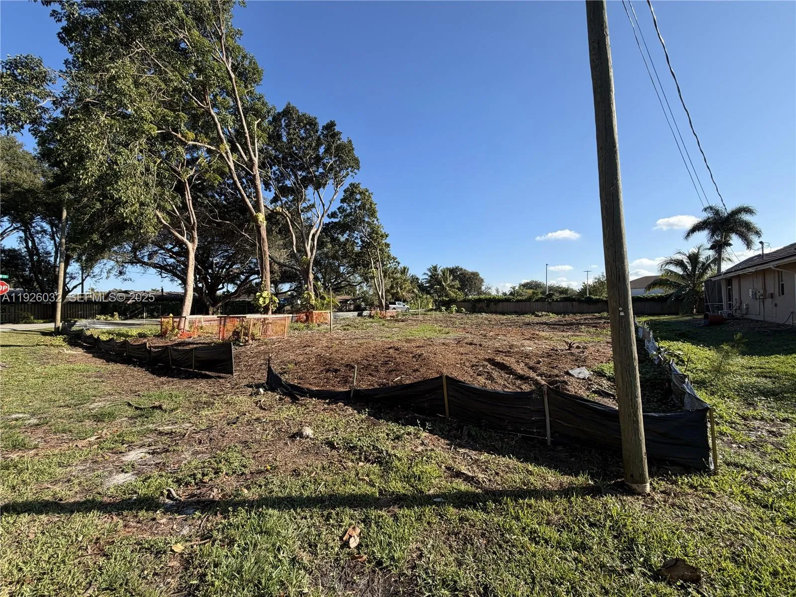 Foto de propiedad en 2830 NW 118th Avenue, Plantation, FL 33323 Plantation con MLS# 