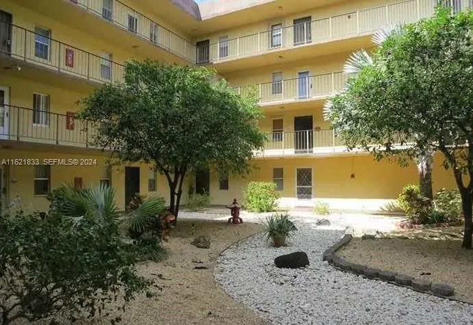 En Venta 2831 Somerset Drive 206, Lauderdale Lakes, FL 33311, Lauderdale Lakes, FL 33311