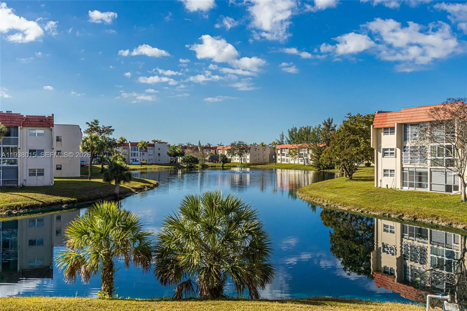Foto de propiedad en 2831 Sunrise Lakes Drive E 204, Sunrise, FL 33322 Sunrise con MLS# 
