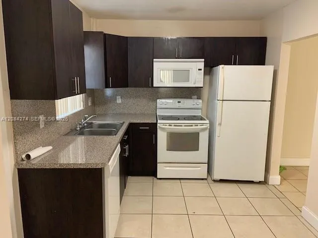 Foto de propiedad en 2840 Fillmore Street 7, Hollywood, FL 33020 Hollywood con MLS# 