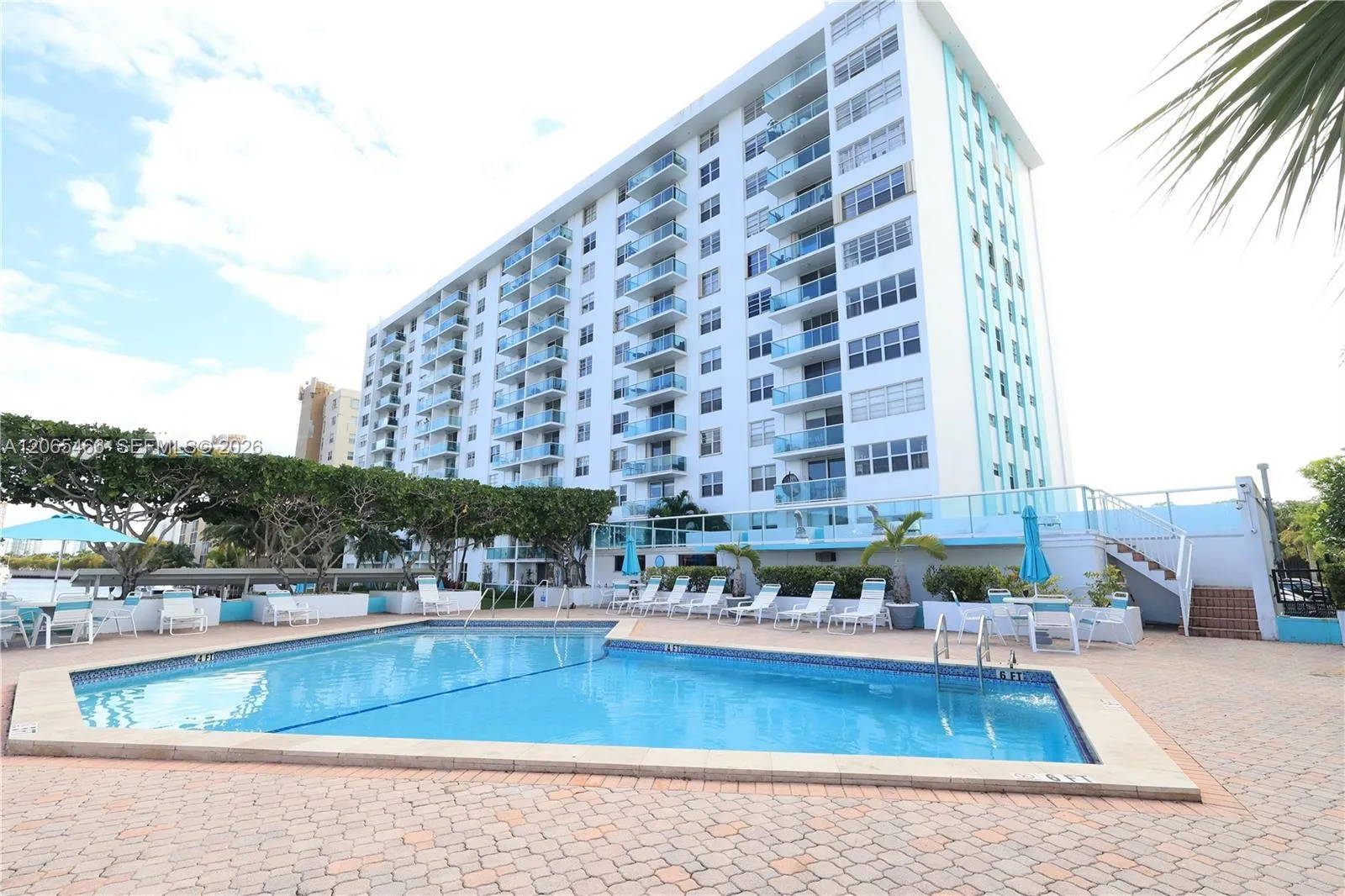 Foto de propiedad en 2841 NE 163rd Street 1002, North Miami Beach, FL 33160 North Miami Beach con MLS# 
