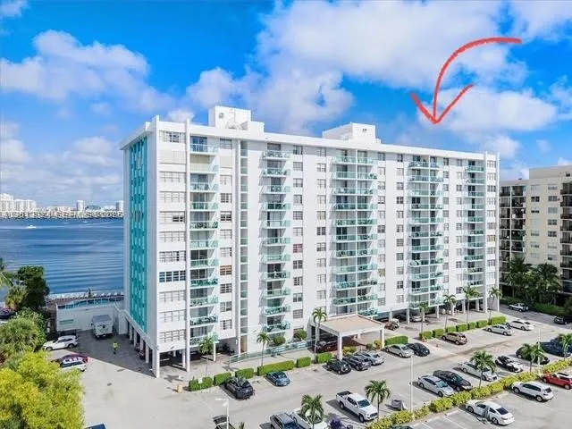 Foto de propiedad en 2841 NE 163rd Street 1210, North Miami Beach, FL 33160 North Miami Beach con MLS# 
