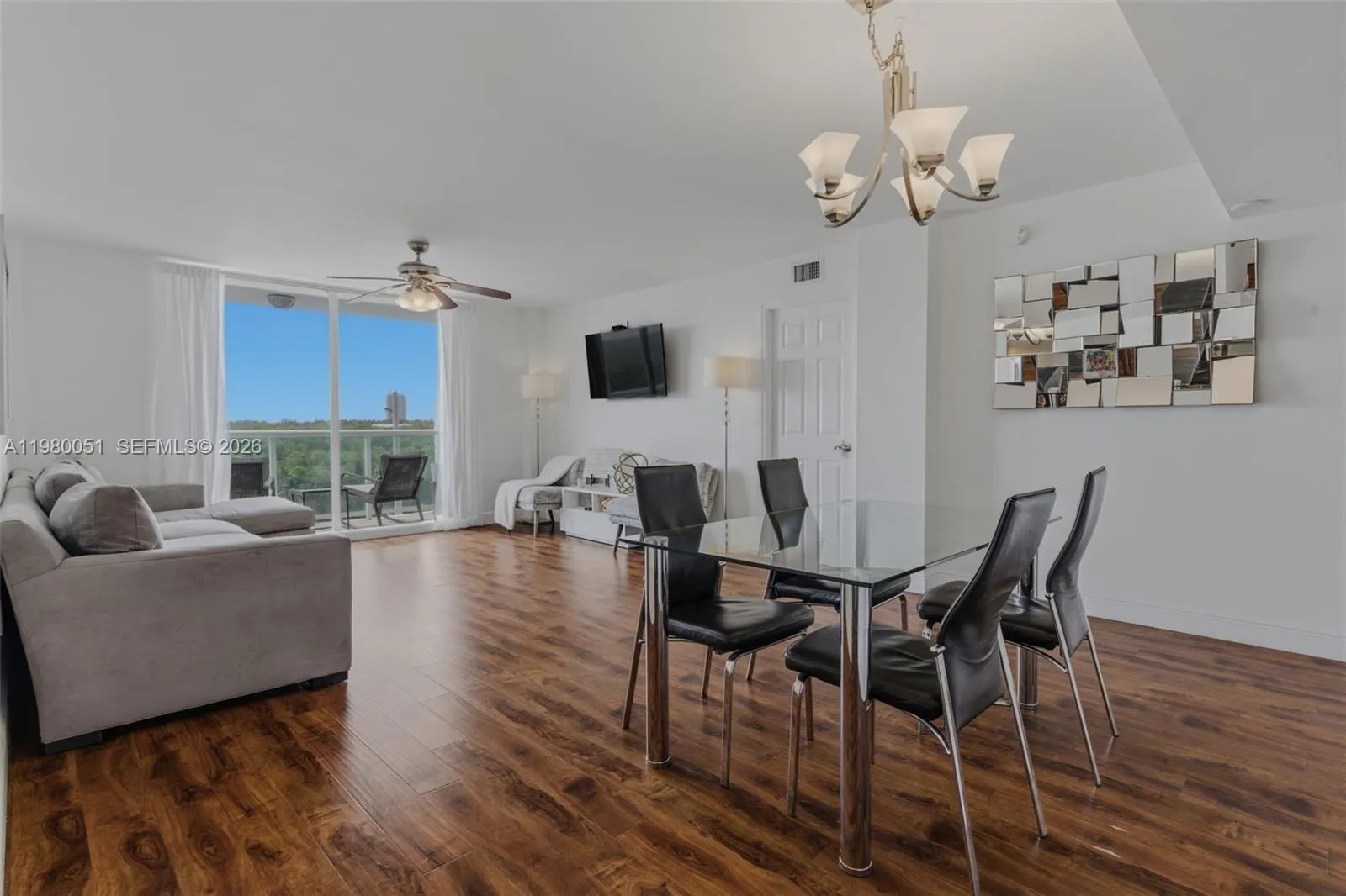Foto de propiedad en 2841 NE 163rd Street 802, North Miami Beach, FL 33160 North Miami Beach con MLS# 