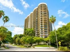 Alquilada 2843 S Bayshore Drive P4-F, Miami, FL 33133, Miami, FL 33133