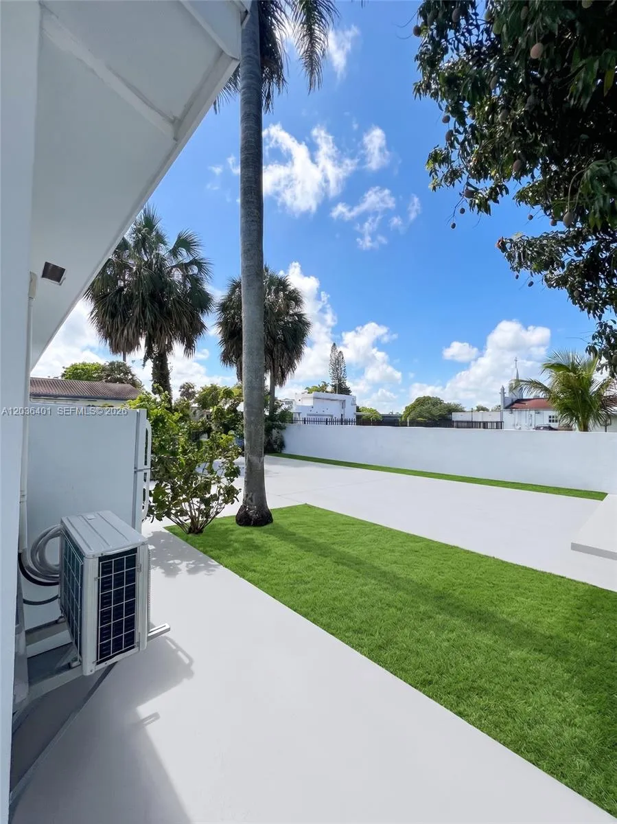 En Renta 2847 Polk Street 3, Hollywood, FL 33020, Hollywood, FL 33020