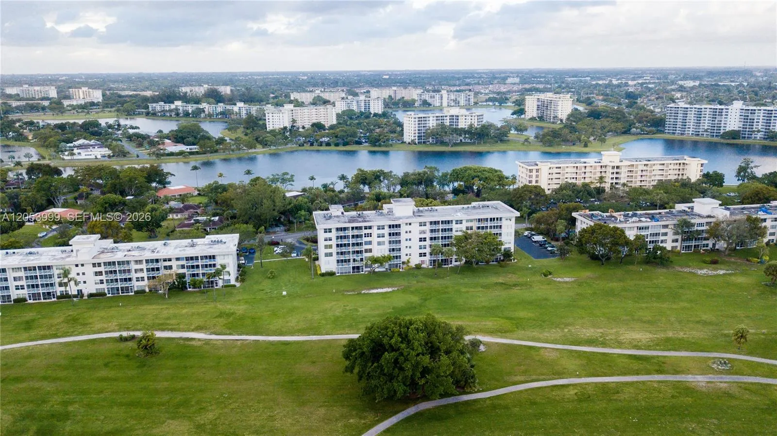 Foto de propiedad en 2850 N Palm Aire Drive 404, Pompano Beach, FL 33069 Pompano Beach con MLS# 