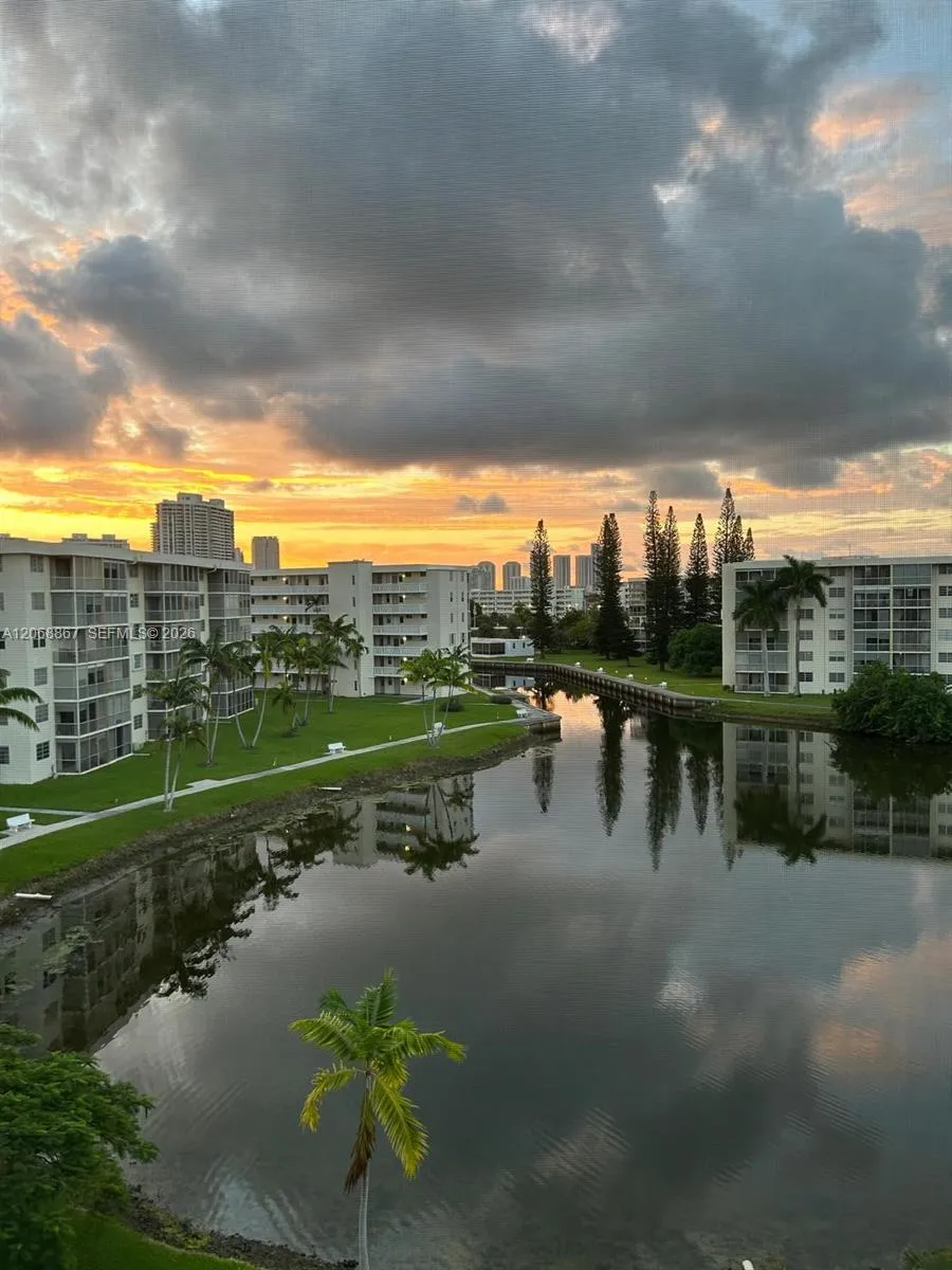 Foto de propiedad en 2851 Leonard Drive J503, Aventura, FL 33160 Aventura con MLS# 