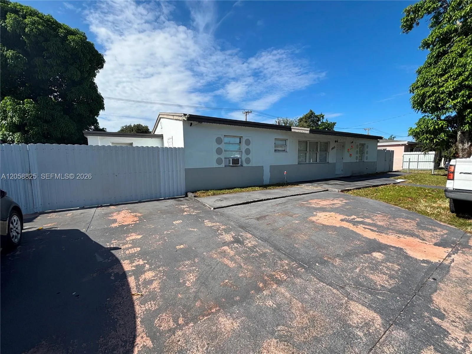 Foto de propiedad en 2855 NW 163rd Street, Miami Gardens, FL 33054 Miami Gardens con MLS# 
