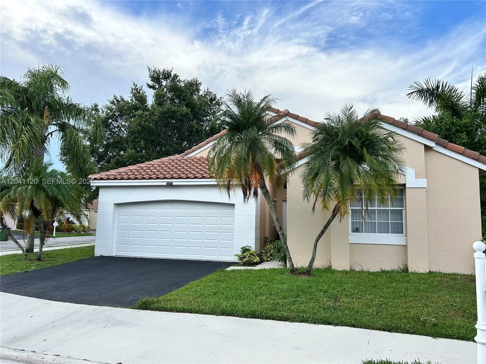Foto de propiedad en 286 Bridgeton Way, Weston, FL 33326 Weston con MLS# 