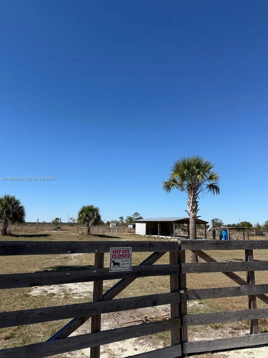 Foto de propiedad en 286 Lott Grade, FL 33960  con MLS# 