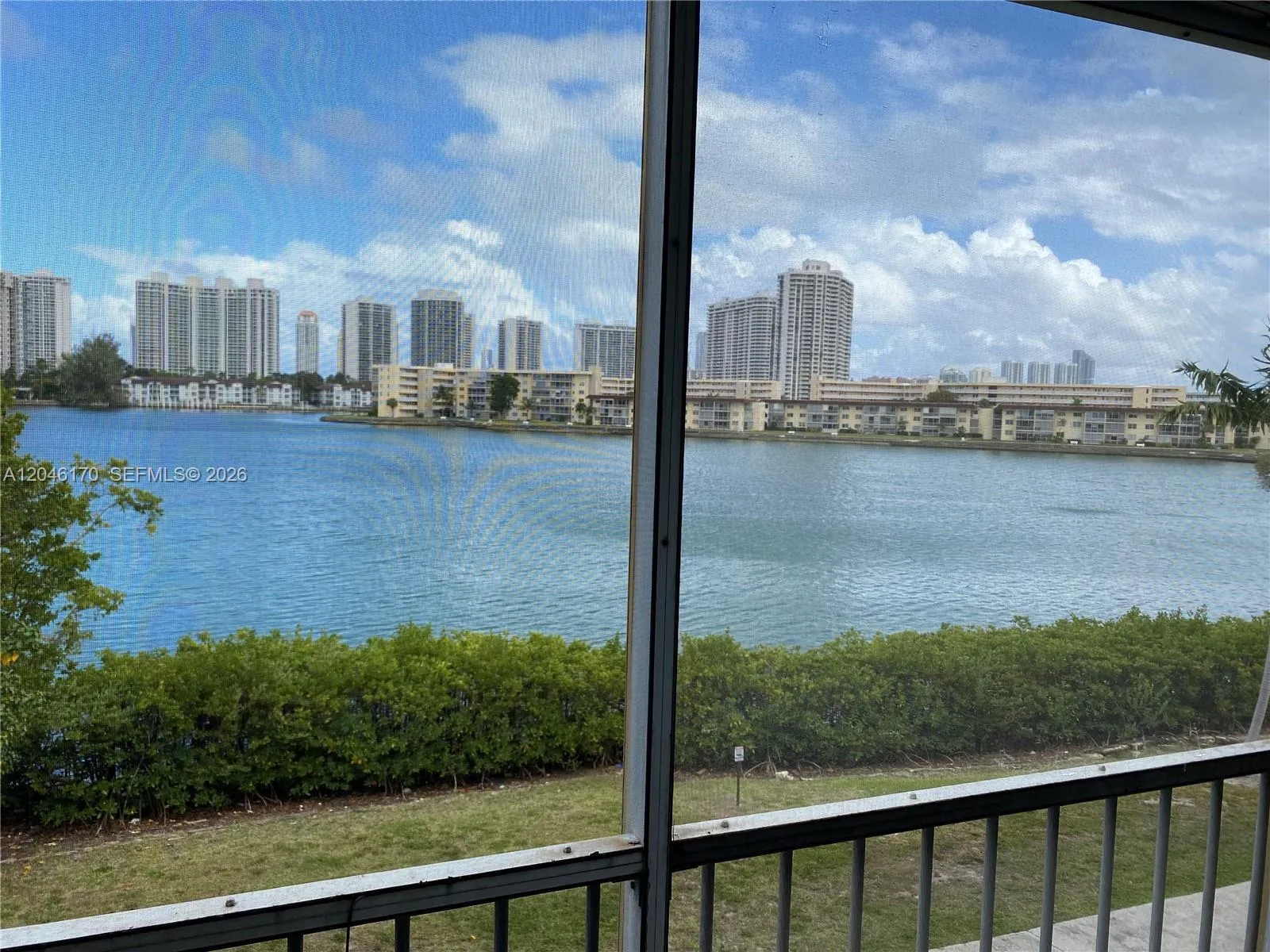 Foto de propiedad en 2861 Leonard Drive F301, Aventura, FL 33160 Aventura con MLS# 