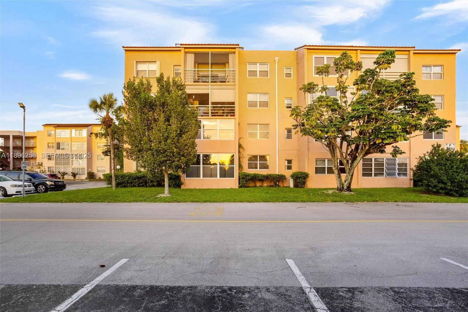 Vendido 2861 Somerset Drive 203, Lauderdale Lakes, FL 33311, Lauderdale Lakes, FL 33311