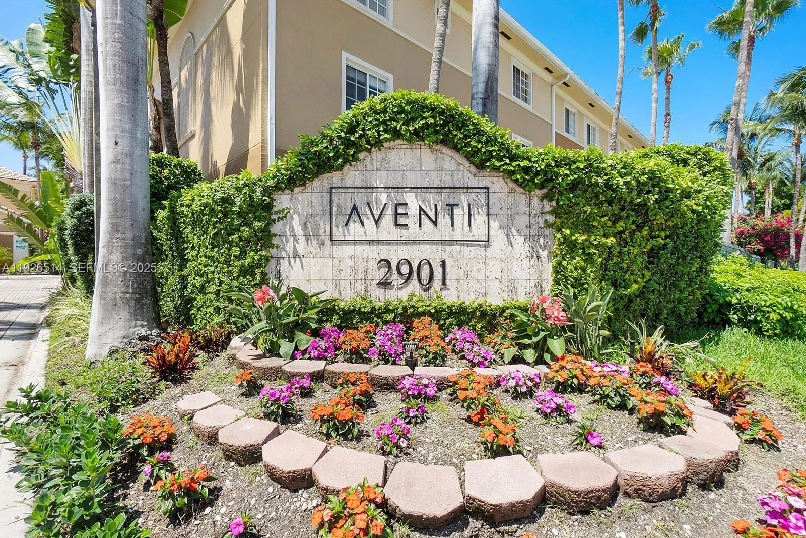 Foto de propiedad en 2871 NE 185th Street 205, Aventura, FL 33180 Aventura con MLS# 