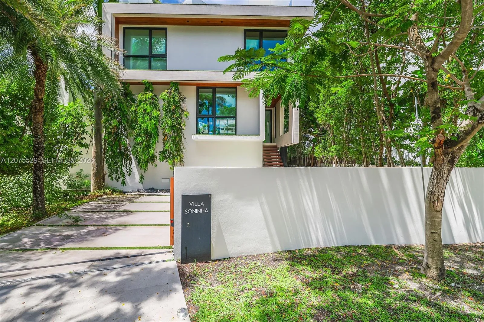 Foto de propiedad en 288 Palm Avenue, Miami Beach, FL 33139 Miami Beach con MLS# 
