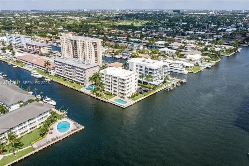 En Venta 2881 NE 33rd Court PHC, Fort Lauderdale, FL 33306, Fort Lauderdale, FL 33306