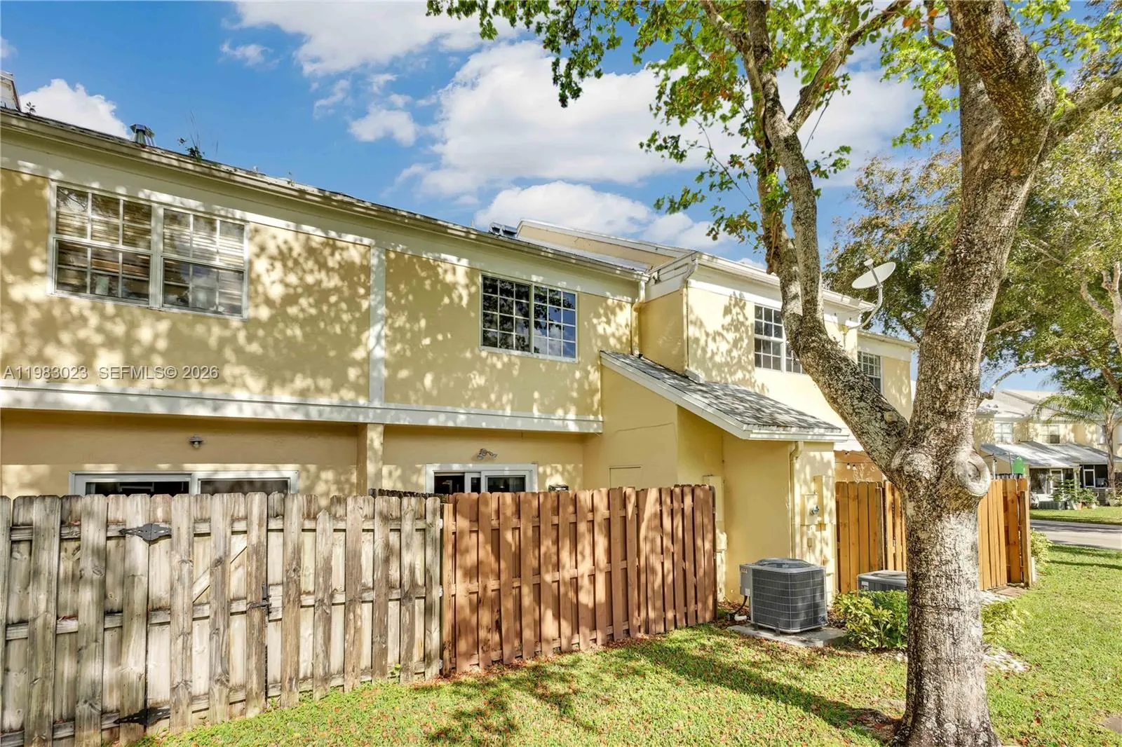 Foto de propiedad en 2881 S Cambridge Lane, Cooper City, FL 33026 Cooper City con MLS# 