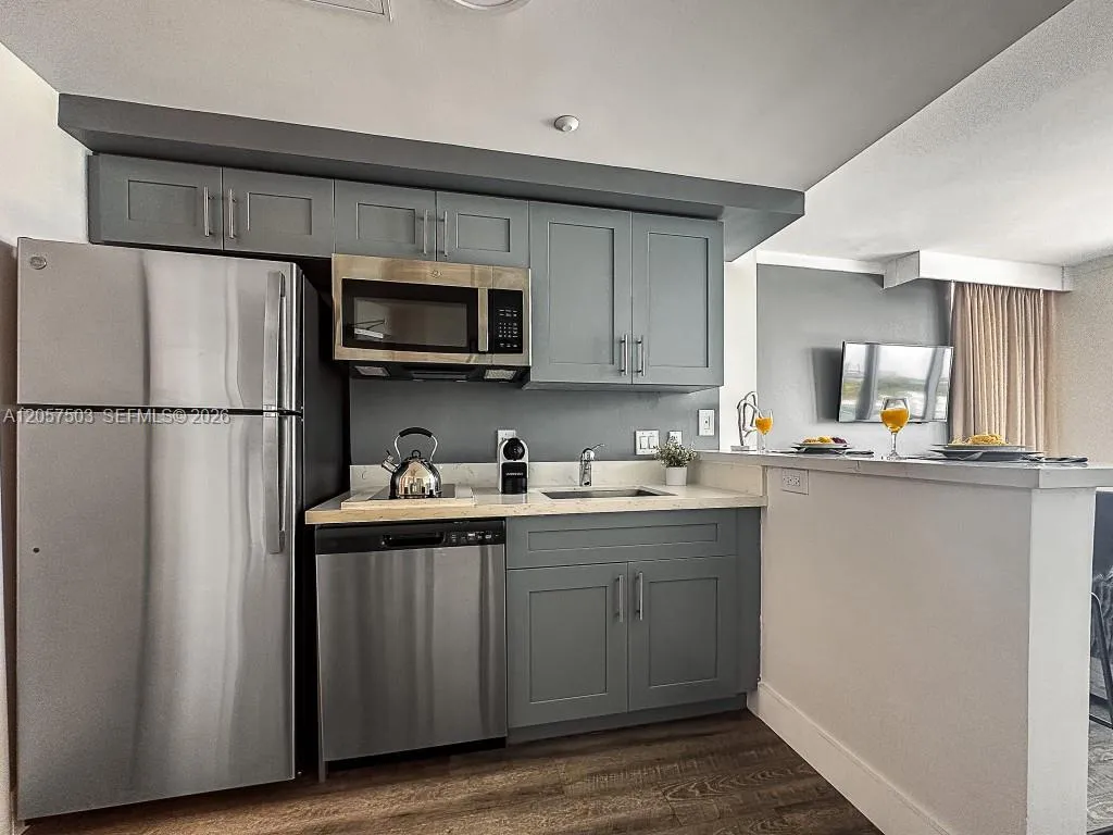Foto de propiedad en 2889 Mcfarlane Road 912, Miami, FL 33133 Miami con MLS# 