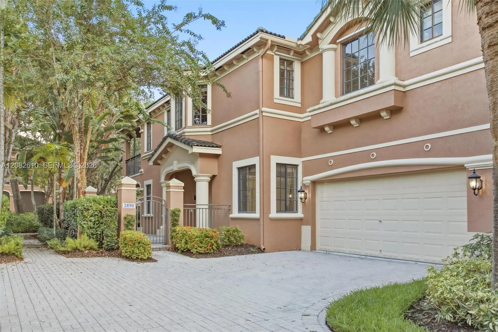 Foto de propiedad en 2890 Kinsington Circle 22-1, Weston, FL 33332 Weston con MLS# 