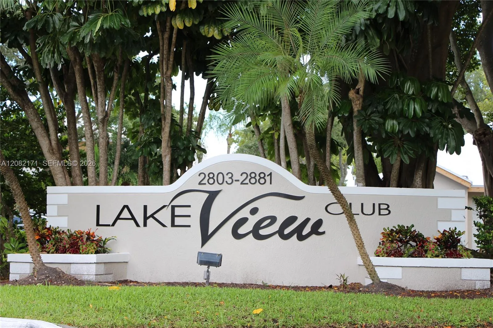 Foto de propiedad en 2890 N Oakland Forest Drive 204, Oakland Park, FL 33309 Oakland Park con MLS# 