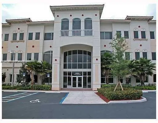 Foto de propiedad en 2893 Executive Park Drive 104, Weston, FL 33331 Weston con MLS# 