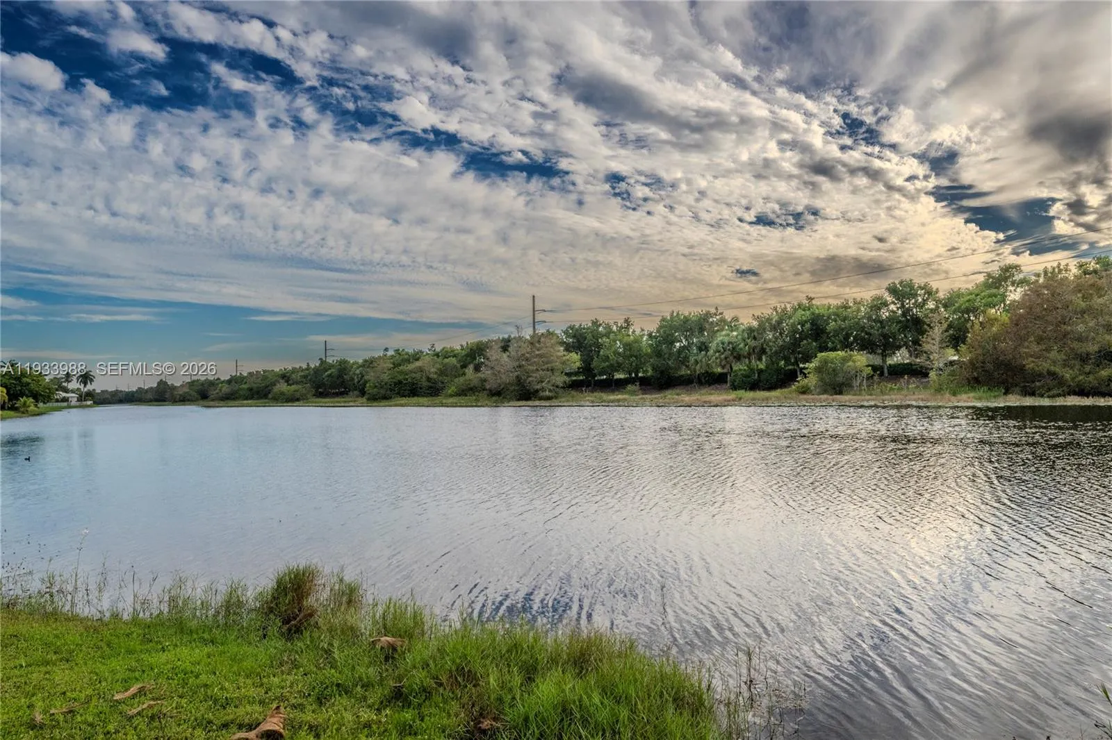 Foto de propiedad en 2893 Oakbrook Drive, Weston, FL 33332 Weston con MLS# 