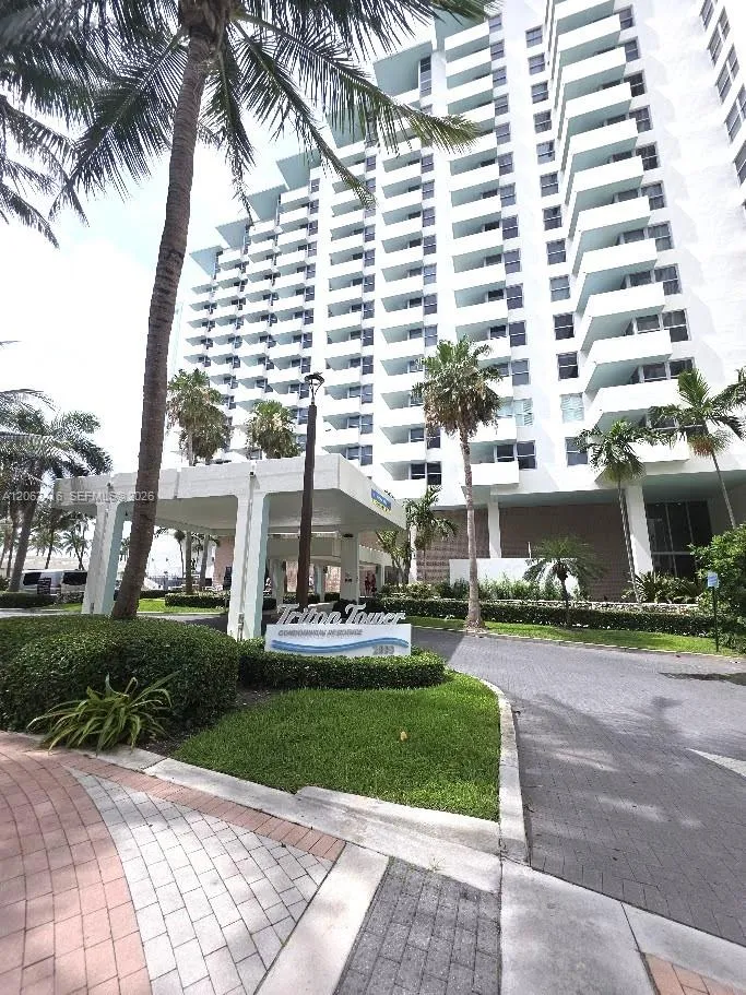 Foto de propiedad en 2899 Collins Avenue 940, Miami Beach, FL 33140 Miami Beach con MLS# 