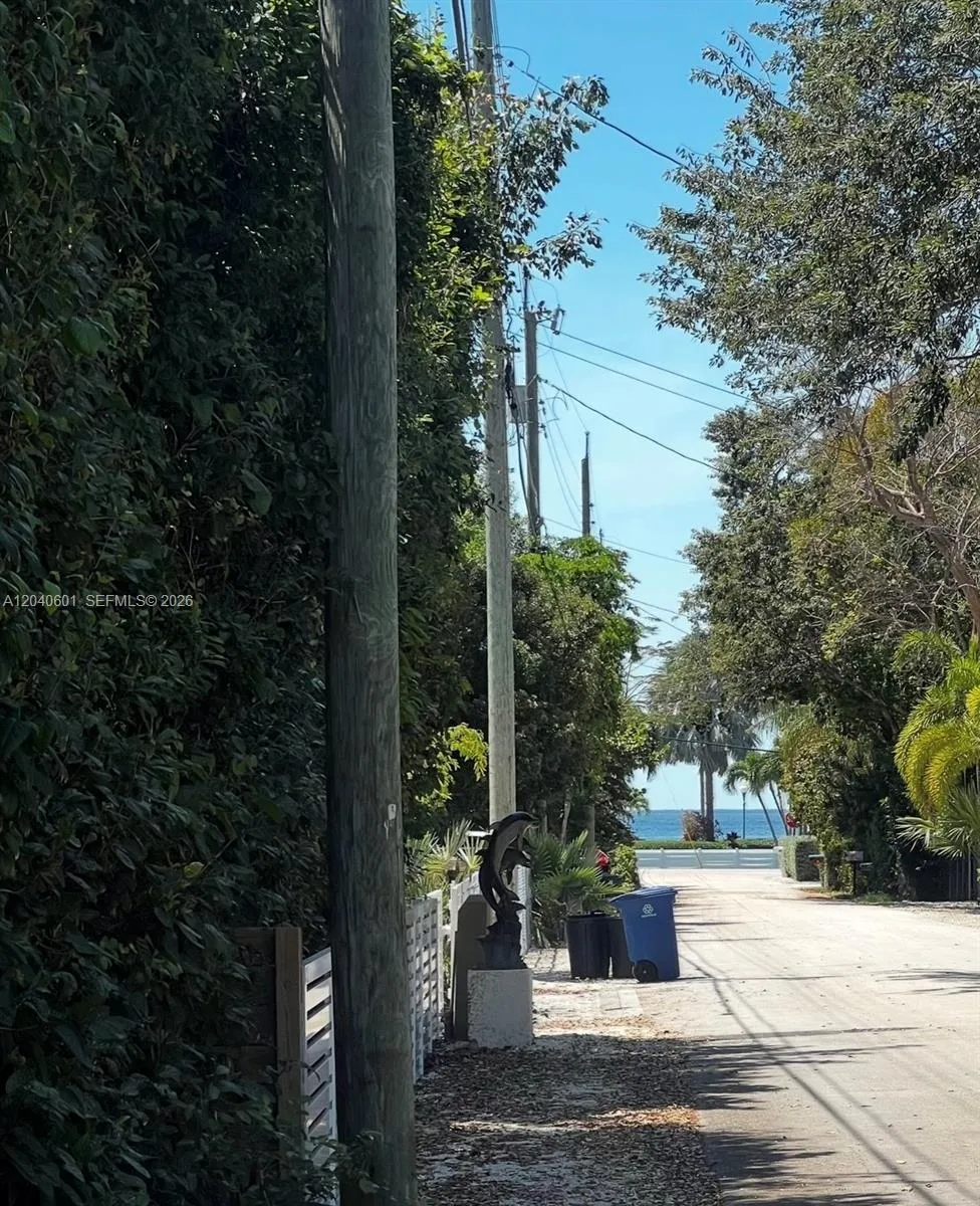 Foto de propiedad en 29 Dolphin Road, Key Largo, FL 33037 Key Largo con MLS# 