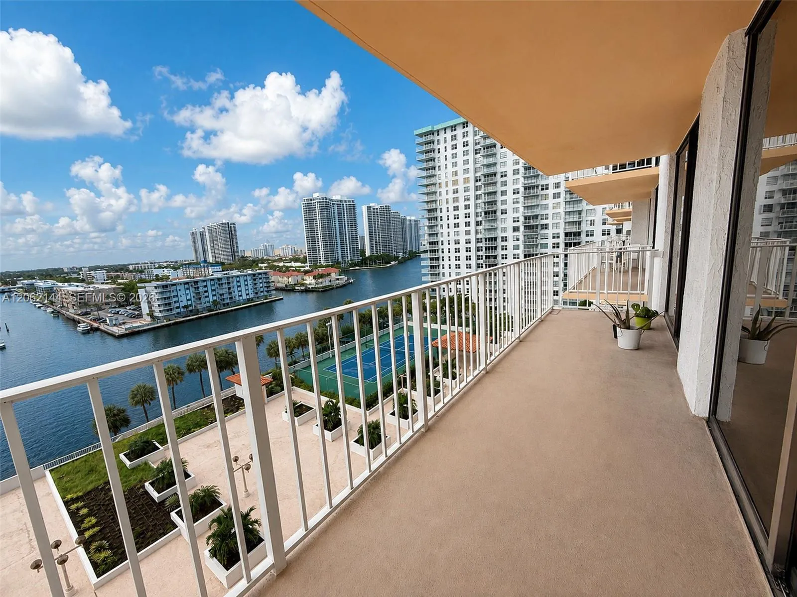 Foto de propiedad en 290 174th Street 1005, Sunny Isles Beach, FL 33160 Sunny Isles Beach con MLS# 