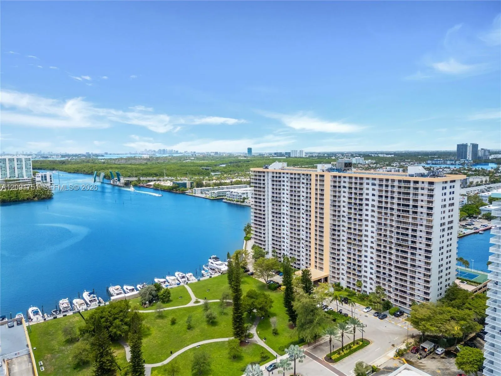 En Venta 290 174th Street 611, Sunny Isles Beach, FL 33160, Sunny Isles Beach, FL 33160