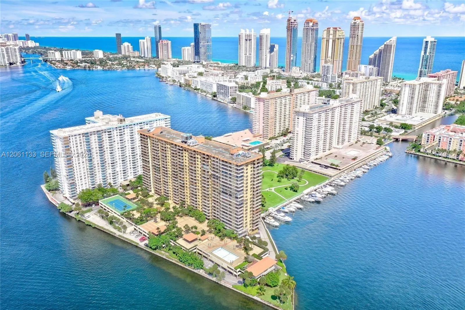 Foto de propiedad en 290 174th Street 617, Sunny Isles Beach, FL 33160 Sunny Isles Beach con MLS# 