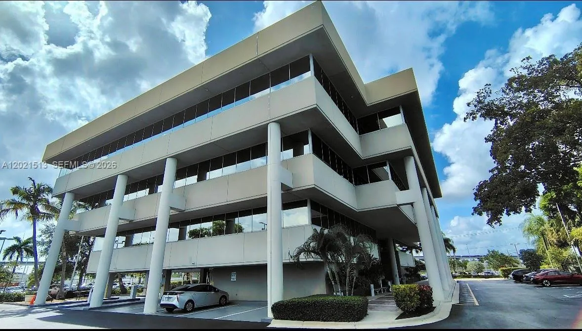 Foto de propiedad en 290 NW 165th Street PH-5A, Miami, FL 33169 Miami con MLS# 