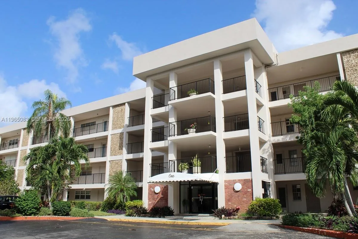 Vendido 2900 N Palm Aire Drive 108, Pompano Beach, FL 33069, Pompano Beach, FL 33069