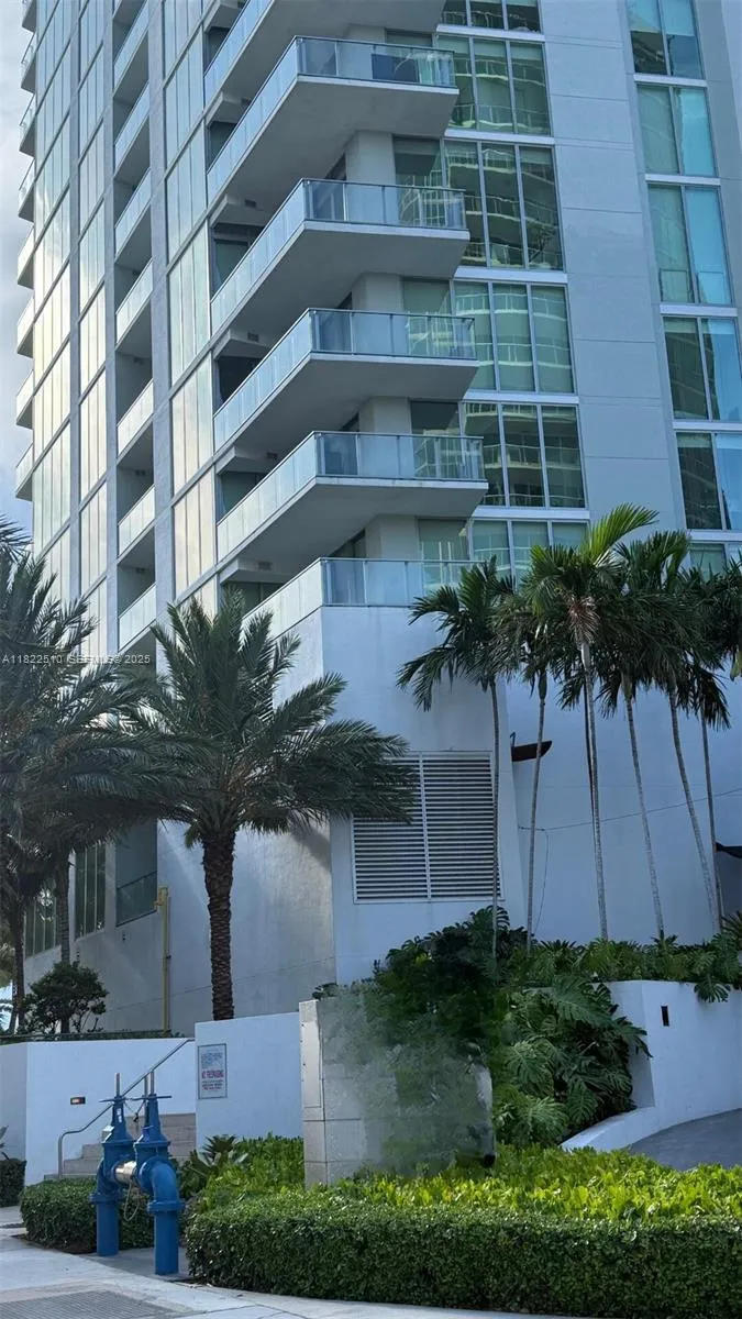 Foto de propiedad en 2900 NE 7th Avenue 1407, Miami, FL 33137 Miami con MLS# 