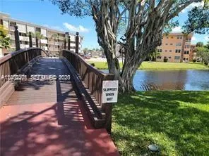 Foto de propiedad en 2901 NW 47th Terrace 248B, Lauderdale Lakes, FL 33313 Lauderdale Lakes con MLS# 