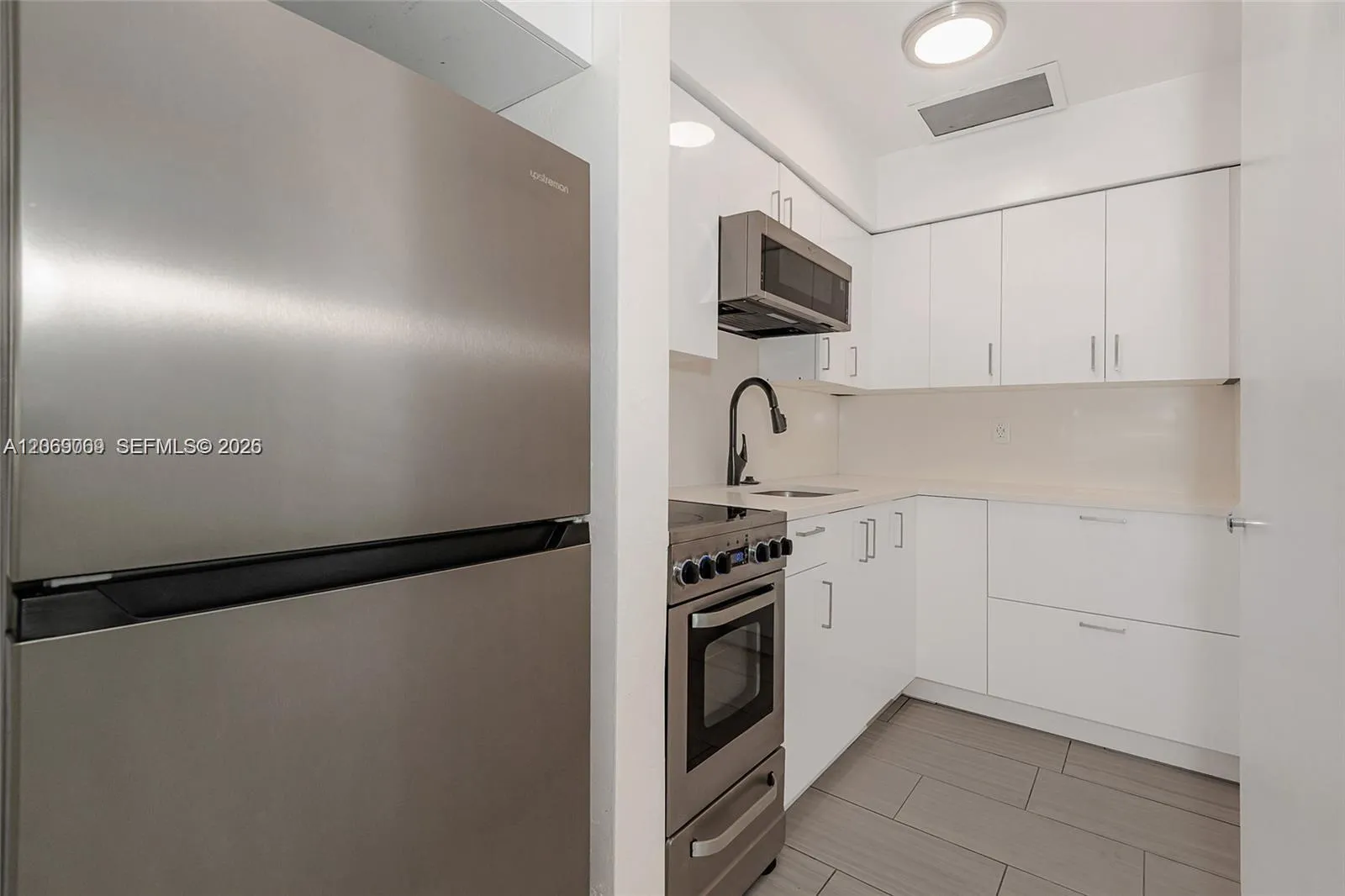 Foto de propiedad en 2901 Polk Street 10, Hollywood, FL 33020 Hollywood con MLS# 