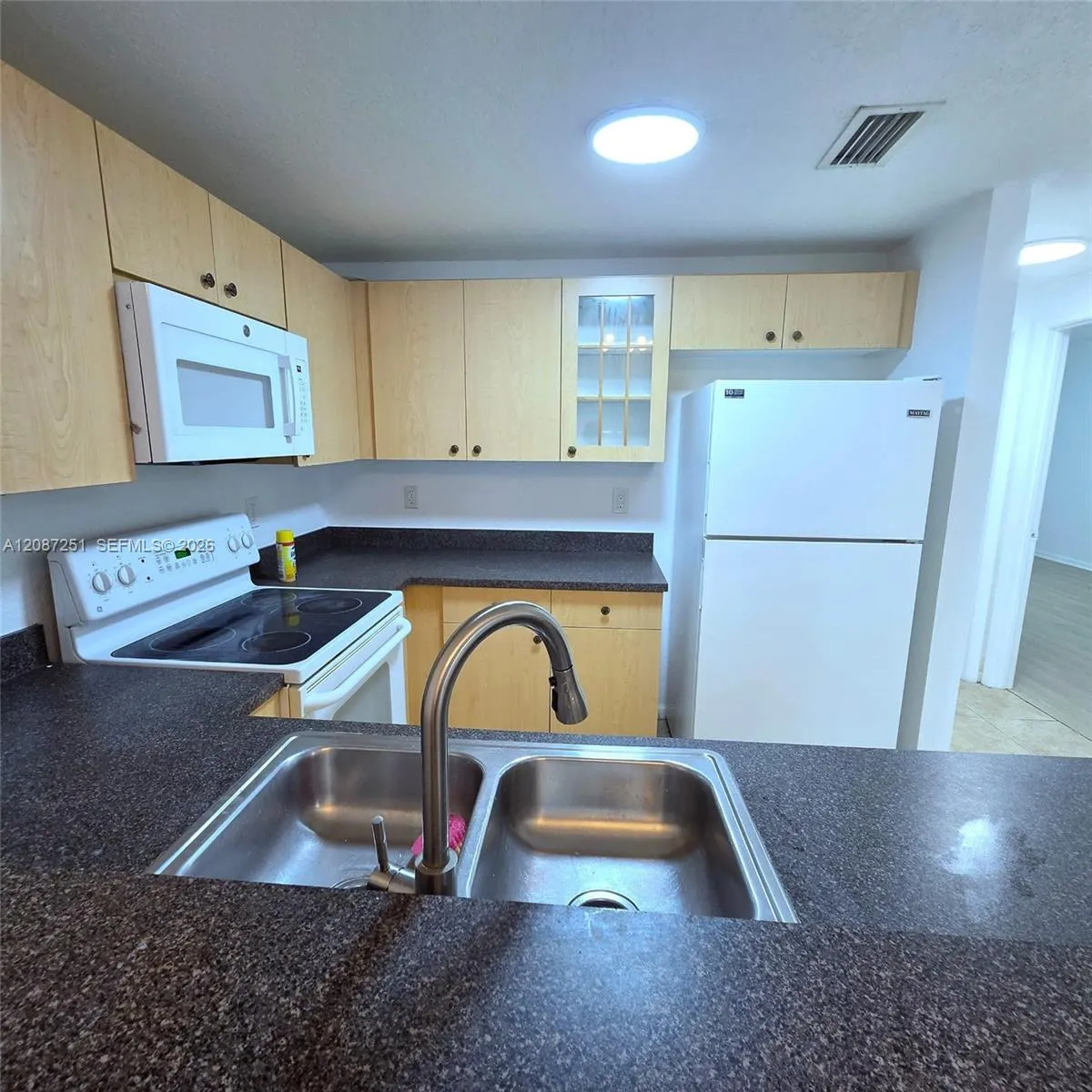 En Renta 2901 Riverside Drive 203, Coral Springs, FL 33065, Coral Springs, FL 33065
