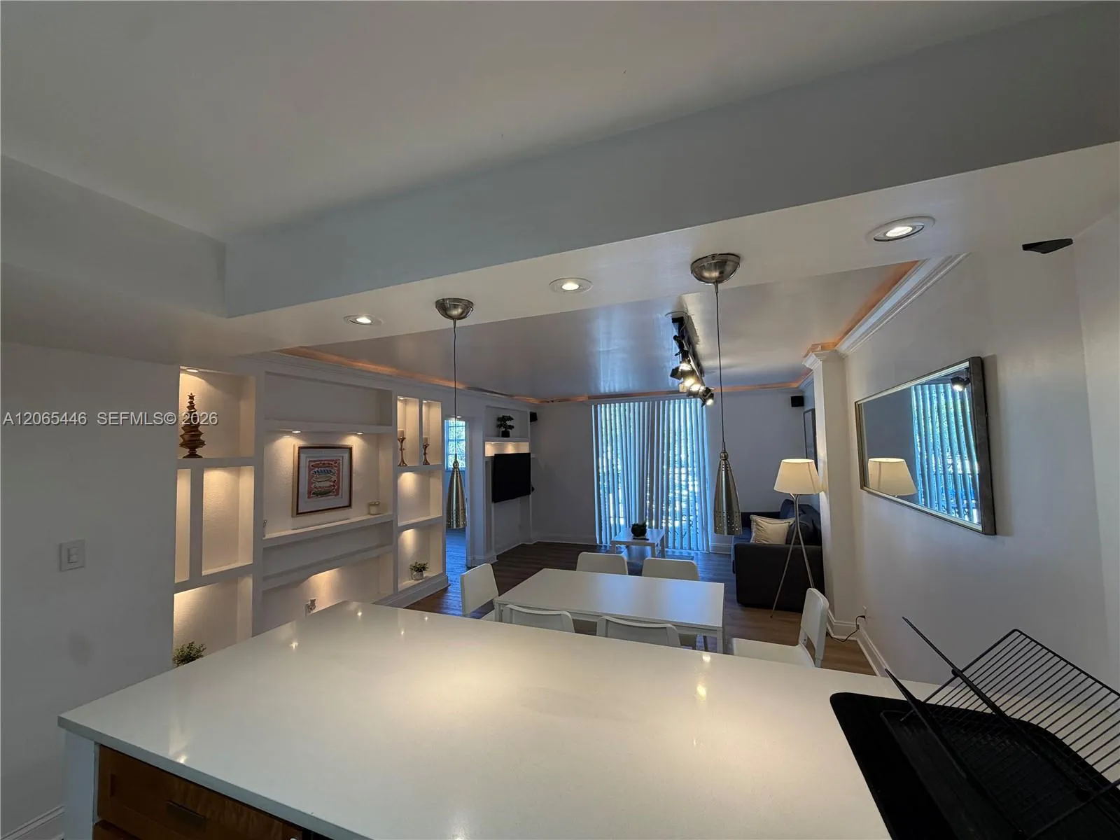 Foto de propiedad en 2903 N Miami Beach Boulevard 201, North Miami Beach, FL 33160 North Miami Beach con MLS# 