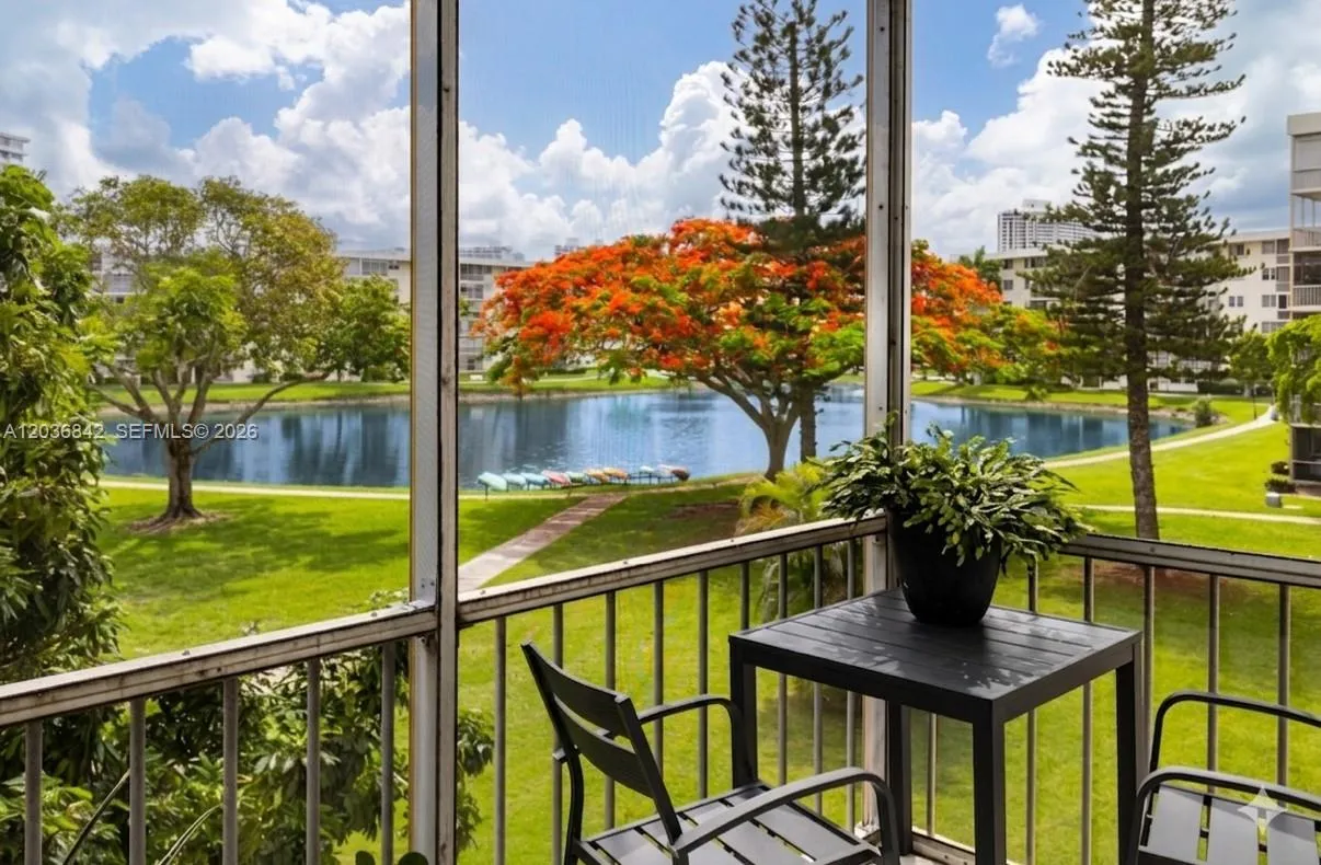 Foto de propiedad en 2903 Point East Drive K301, Aventura, FL 33160 Aventura con MLS# 
