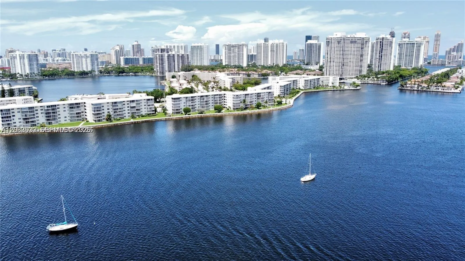 Foto de propiedad en 2903 Point East Drive K611, Aventura, FL 33160 Aventura con MLS# 