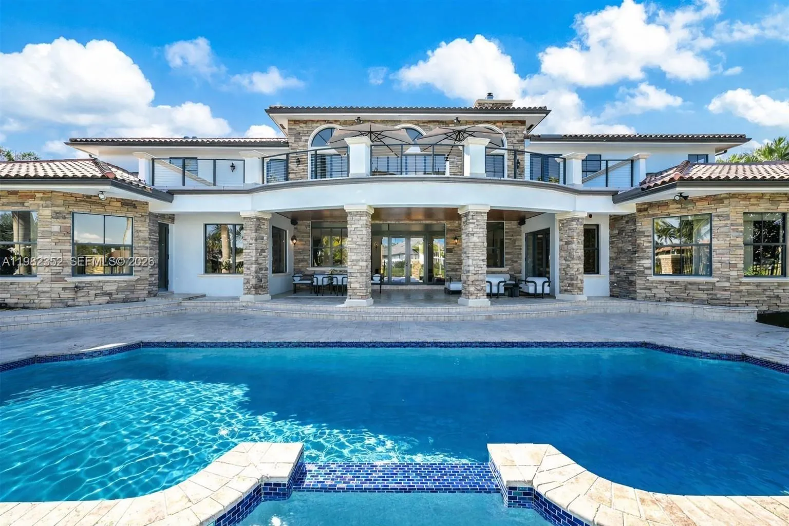 Foto de propiedad en 2905 Paddock Road, Weston, FL 33331 Weston con MLS# 