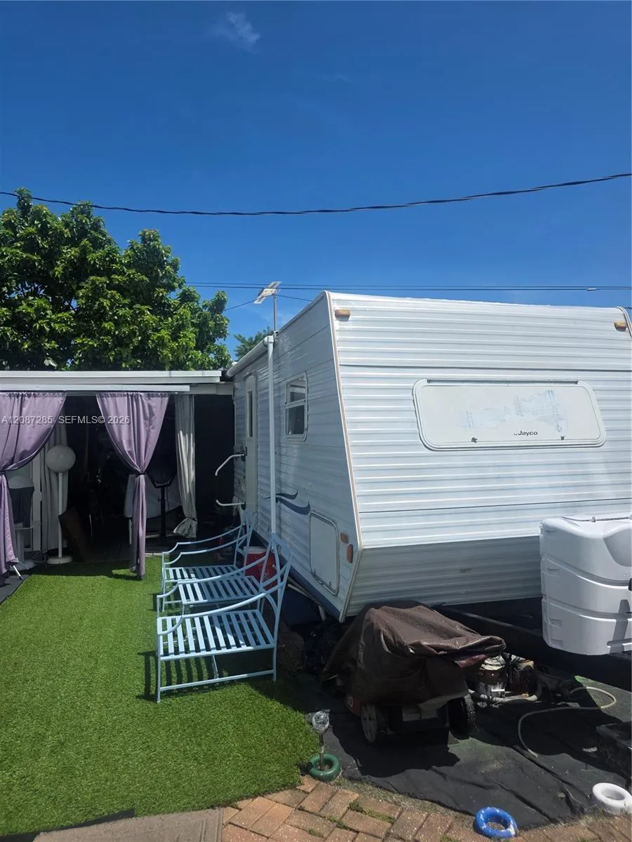 En Renta 291 NW 102nd Street, Miami, FL 33150, Miami, FL 33150