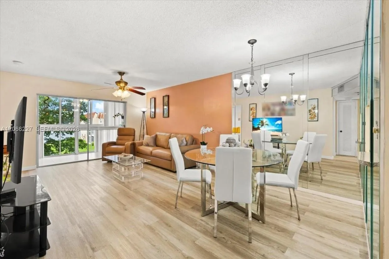 Foto de propiedad en 2911 N Pine Island Road 311, Sunrise, FL 33322 Sunrise con MLS# 