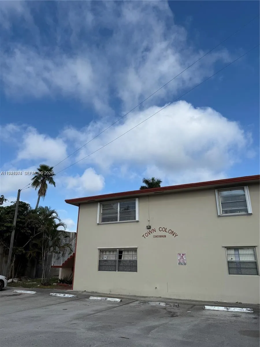 Foto de propiedad en 2915 Plunkett Street 12A, Hollywood, FL 33020 Hollywood con MLS# 