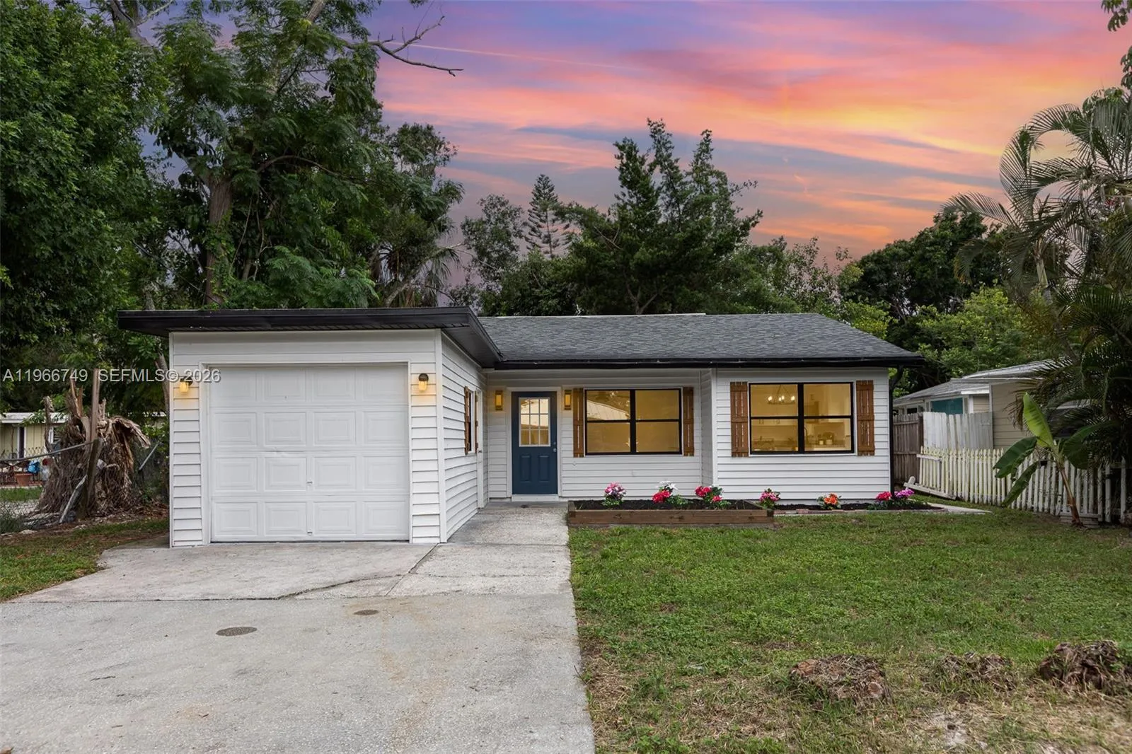 Foto de propiedad en 2916 Hawthorne Street, Sarasota, FL 34239 Sarasota con MLS# 