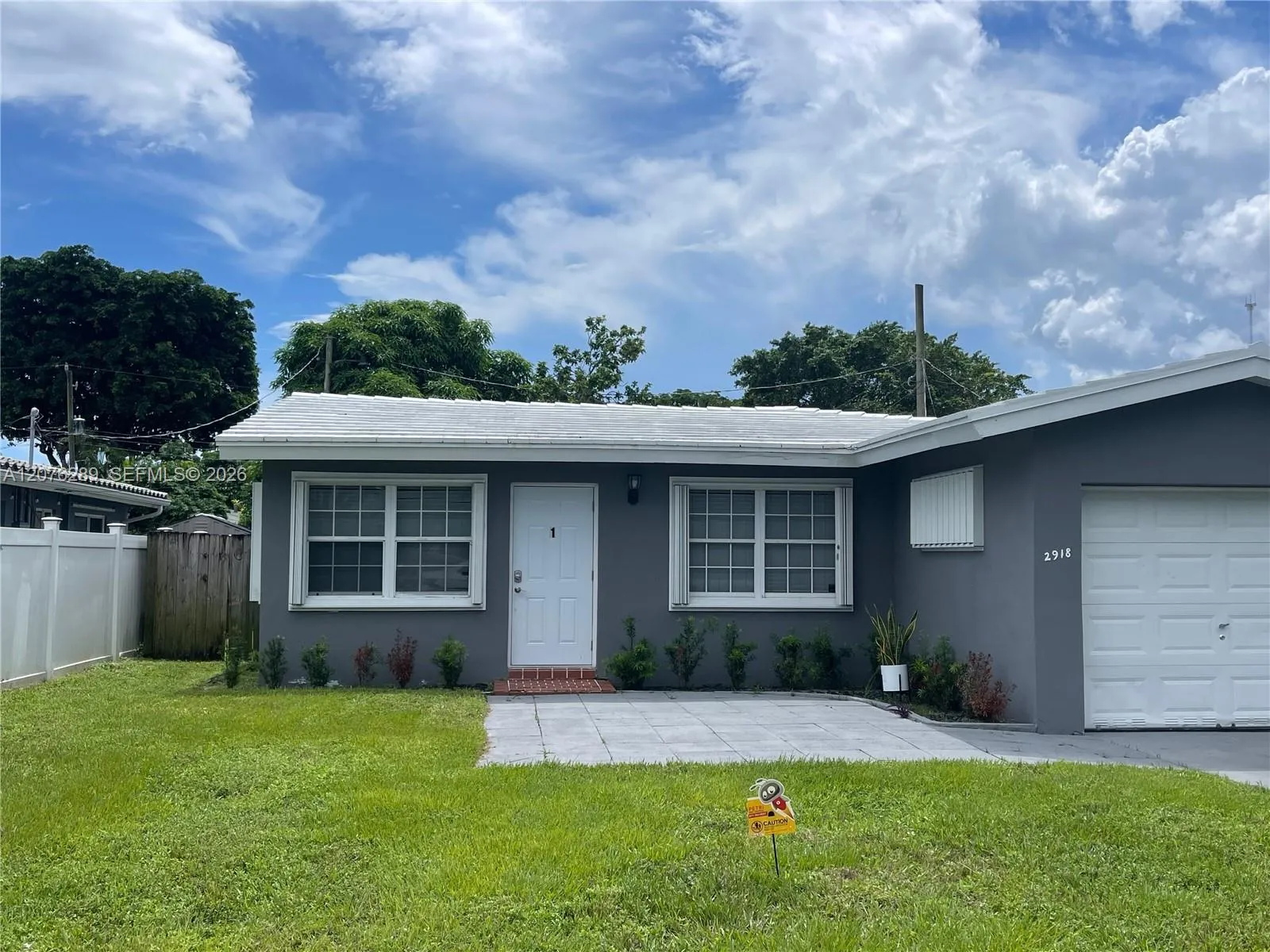 Foto de propiedad en 2918 Madison Street, Hollywood, FL 33020 Hollywood con MLS# 