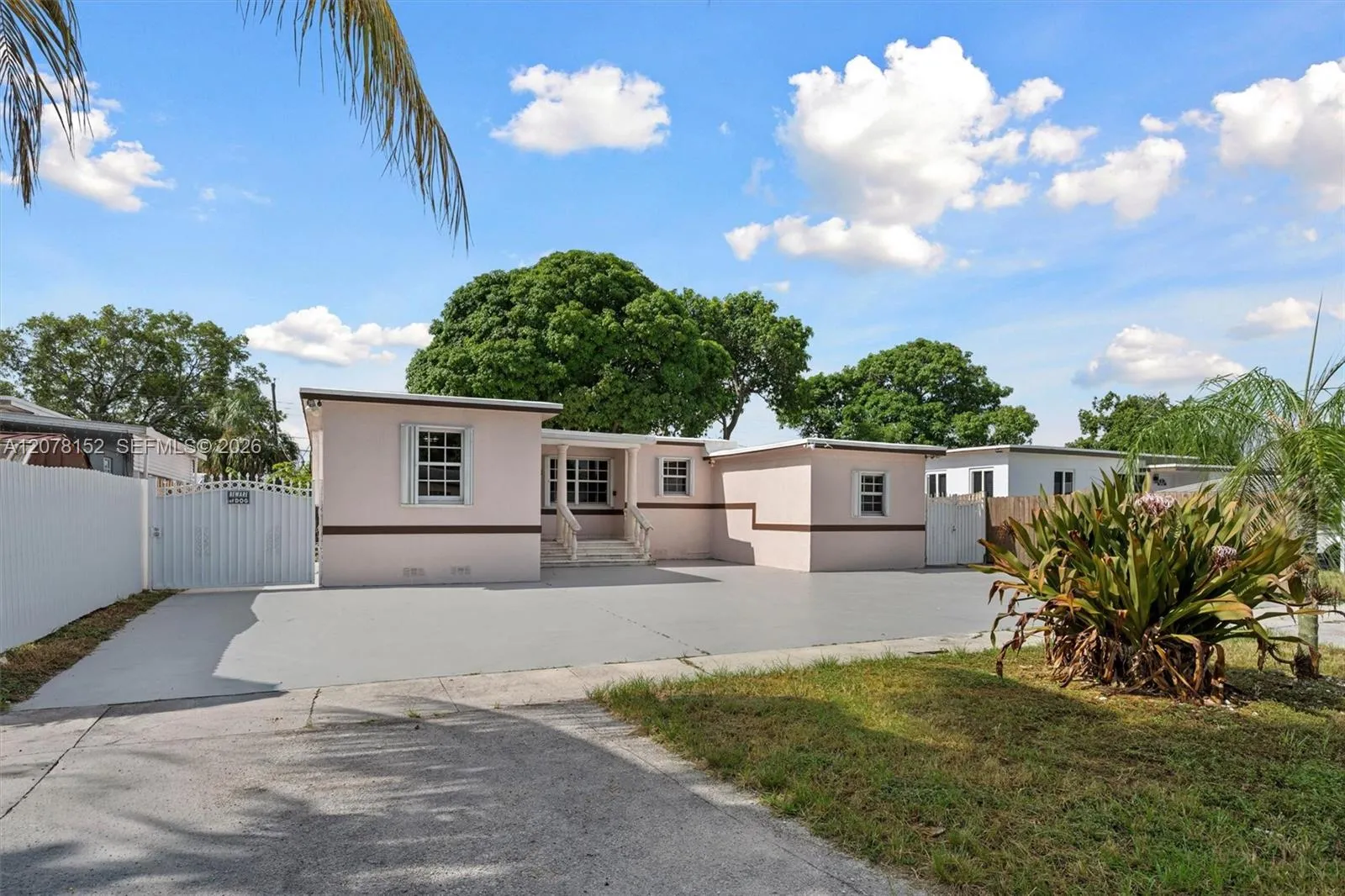Foto de propiedad en 292 E 55th Street, Hialeah, FL 33013 Hialeah con MLS# 