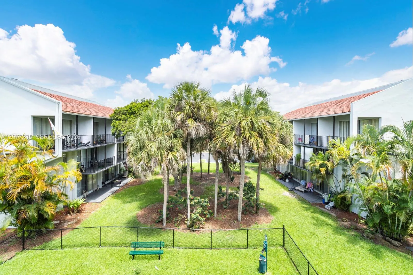 Foto de propiedad en 2920 Forest Hills Boulevard A3A, Coral Springs, FL 33065 Coral Springs con MLS# 