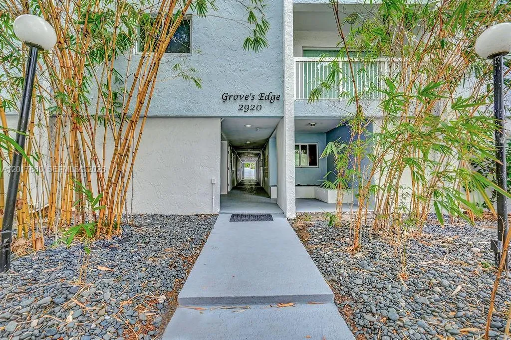 En Venta 2920 SW 28th Terrace 207, Miami, FL 33133, Miami, FL 33133